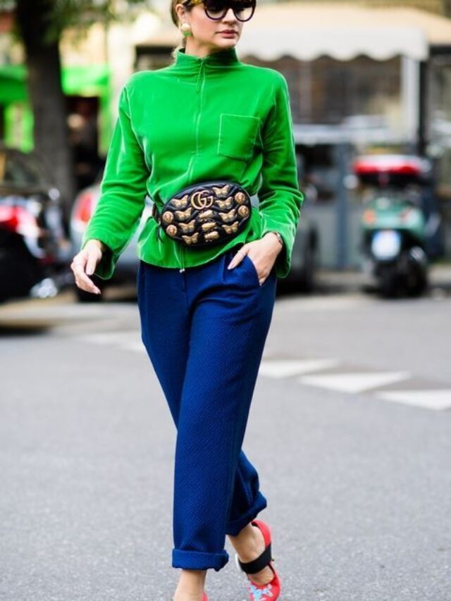 calça azul marinho e blusa verde