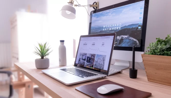 como organizar sua mesa de trabalho com 5 dicas essenciais