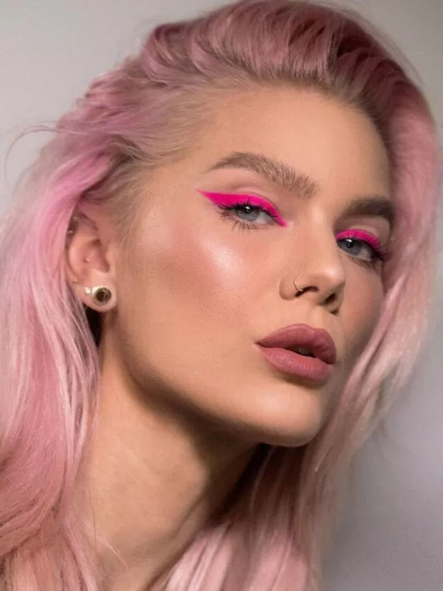 estilo na make com delineado colorido
